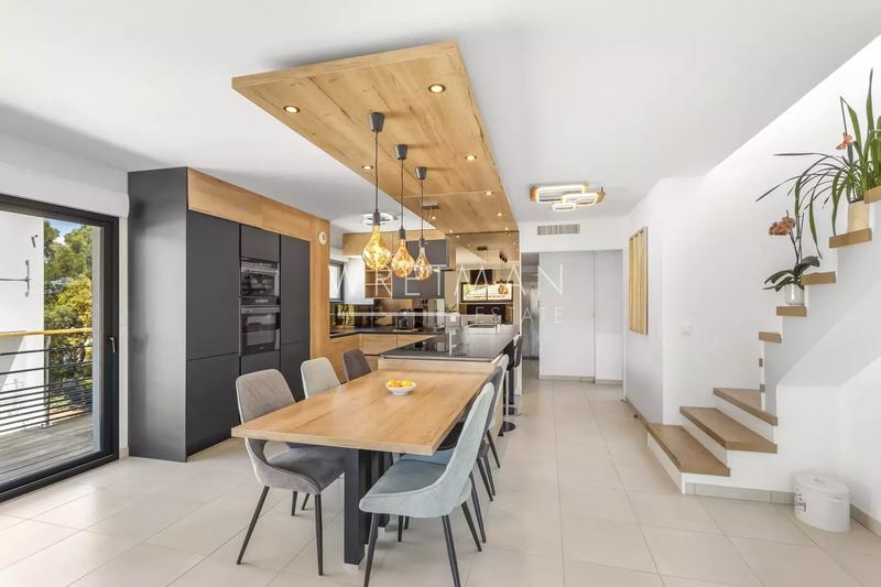 Appartement - 112 m² - 4 pièces