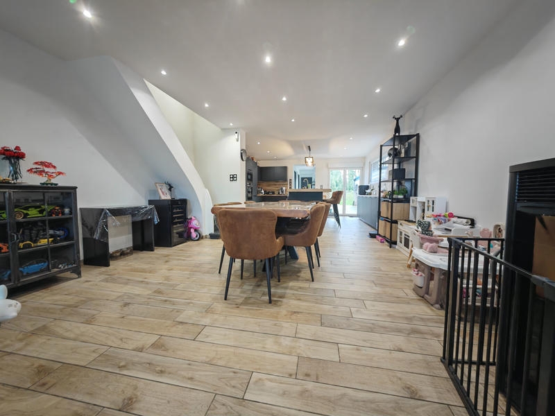 Maison - 111 m² - 5 pièces