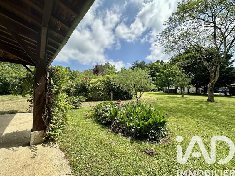 Maison - 240 m² - 8 pièces