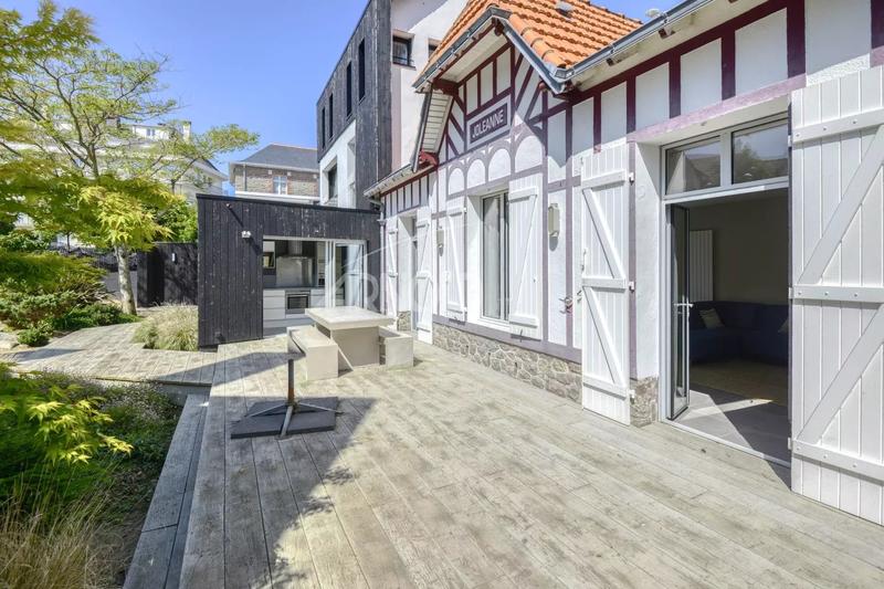 Maison - 200 m² - 8 pièces