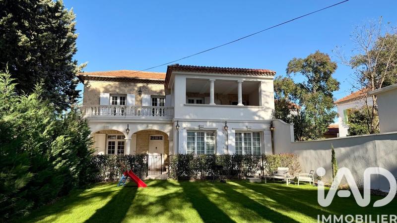 Maison - 225 m² - 10 pièces