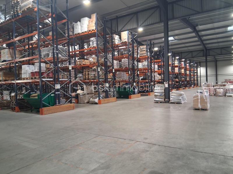 Local commercial - 4 279 m² - 5 pièces