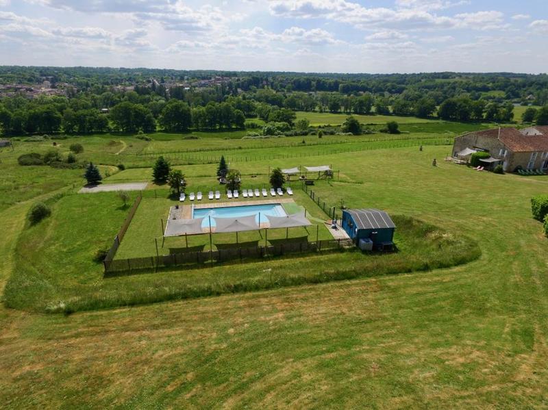 Maison - 1 270 m² - 34 pièces