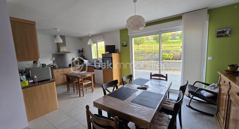 Maison traditionnelle - 95 m² - 5 pièces