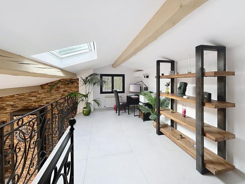 Villa - 210 m² - 6 pièces