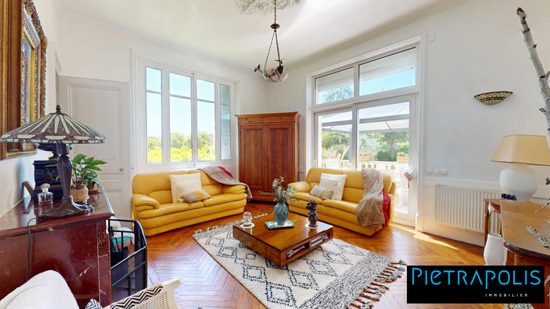 Maison - 251 m² - 9 pièces