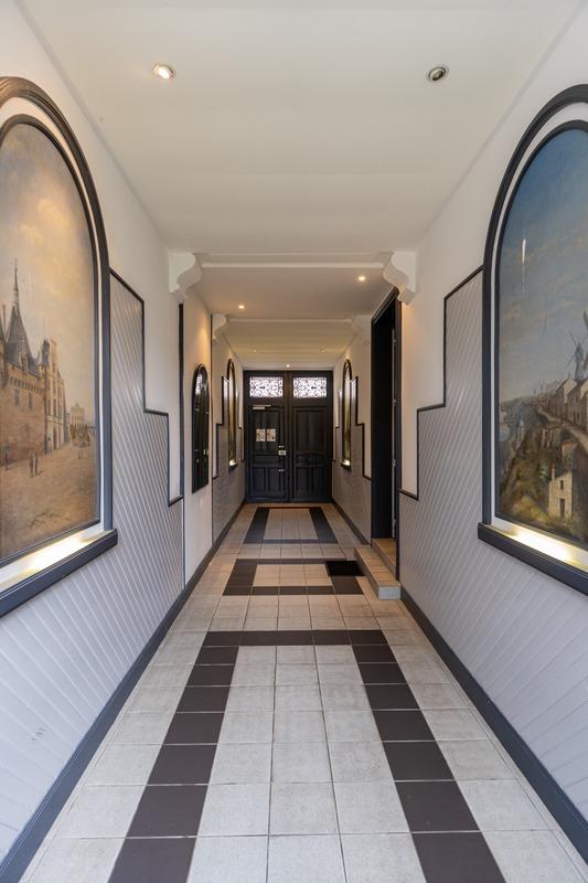 Maison - 328 m² - 15 pièces