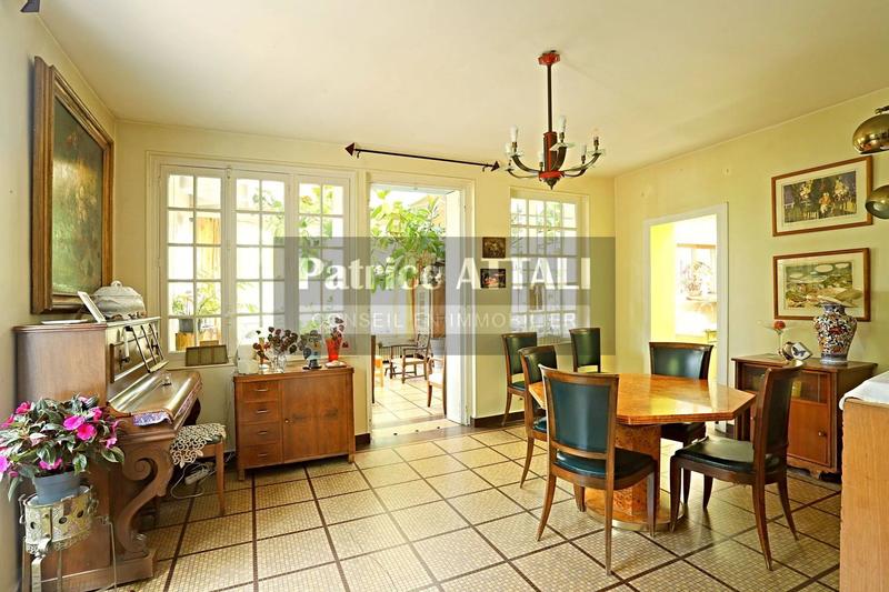 Maison - 420 m² - 12 pièces