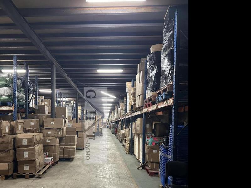 Entrepôt - 7 900 m²