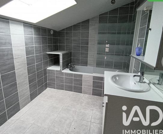 Maison - 317 m² - 8 pièces