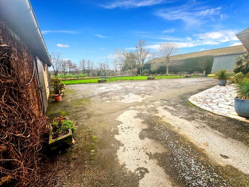 Propriété - 225 m² - 8 pièces