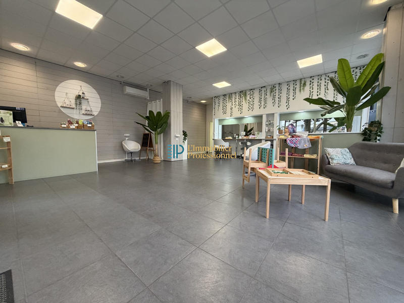 Local commercial - 83 m² - 4 pièces