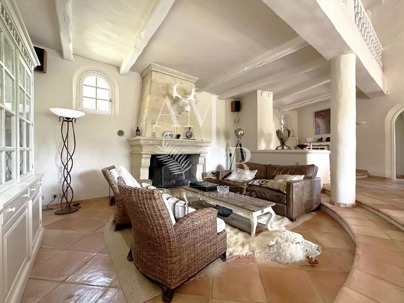 Villa - 240 m² - 7 pièces