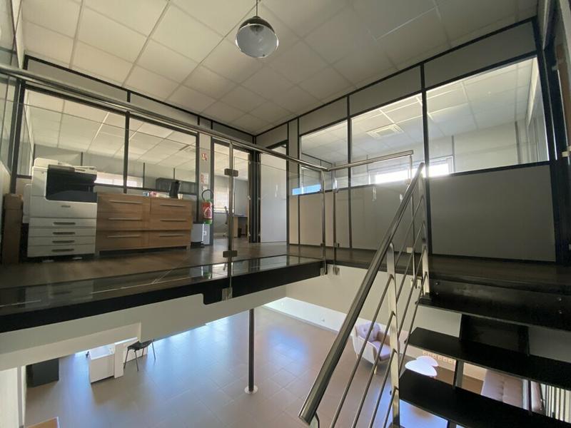 Local d'activité / Entrepôt - 860 m²