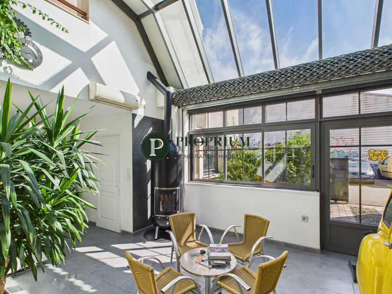 Maison - 220 m² - 8 pièces