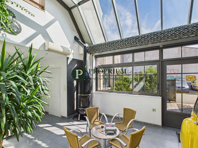 Maison - 220 m² - 8 pièces