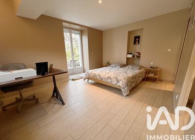 Maison - 222 m² - 6 pièces