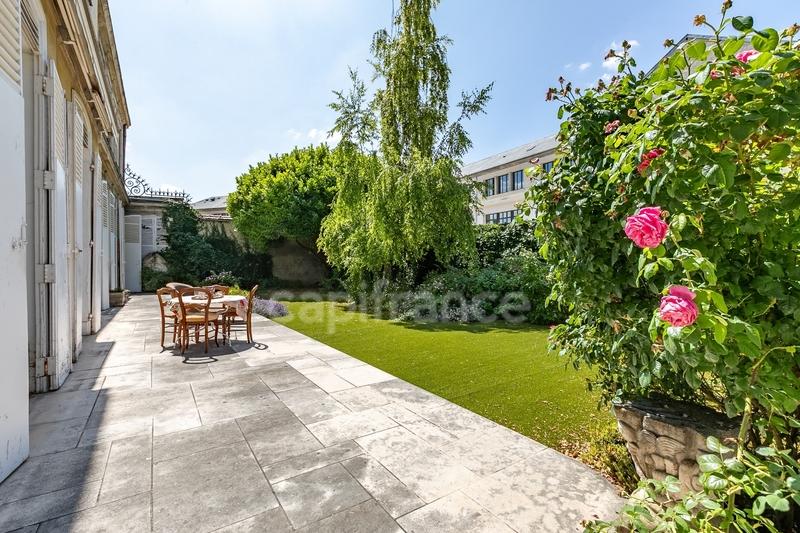 Appartement bourgeois - 260 m² - 6 pièces