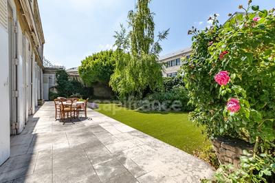 Appartement bourgeois - 260 m² - 6 pièces