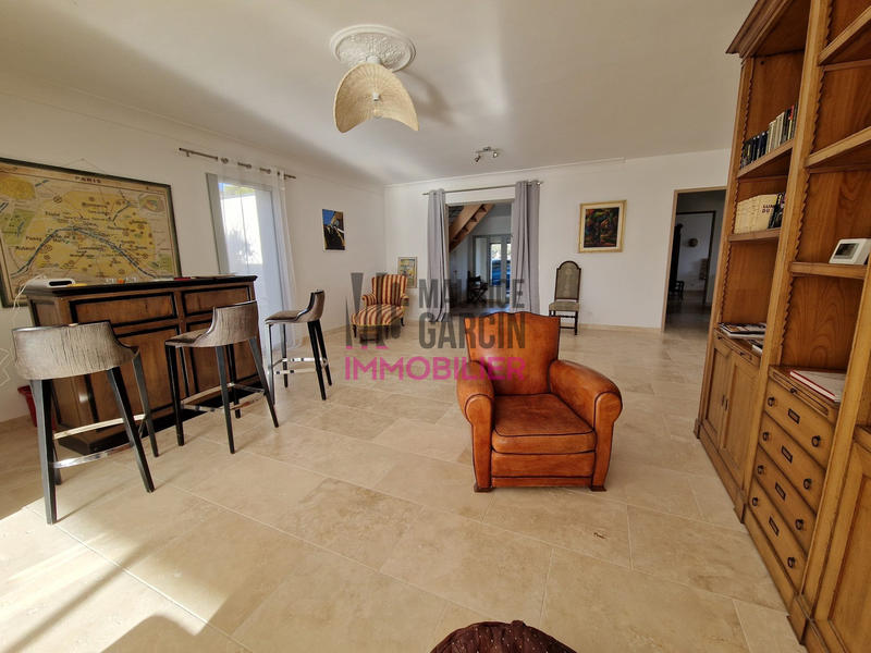Maison - 298 m² - 9 pièces