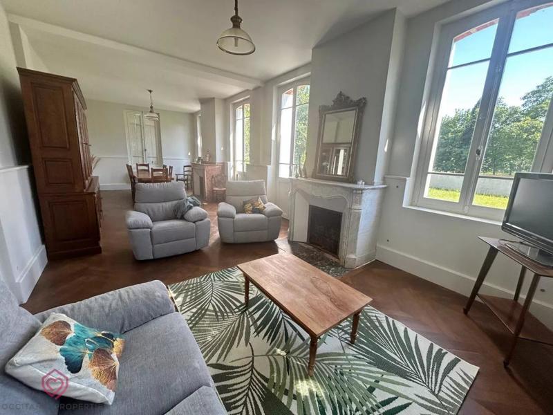 Maison - 180 m² - 6 pièces