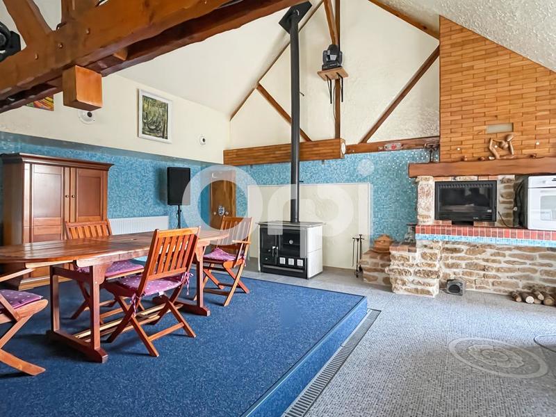 Maison - 220 m² - 6 pièces