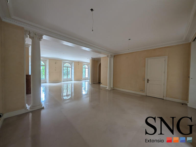 Maison - 275 m² - 6 pièces