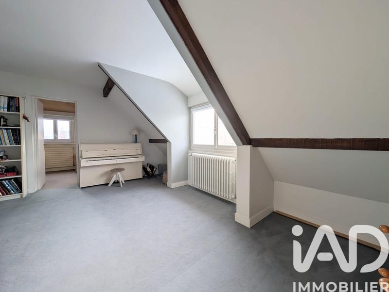 Maison - 237 m² - 8 pièces