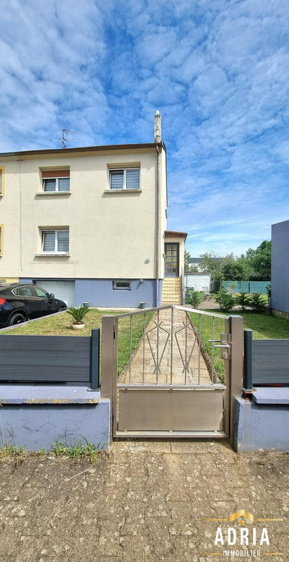 Maison - 90 m² - 5 pièces