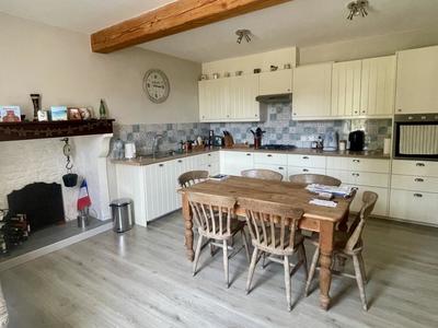 Propriété - 136 m² - 4 pièces