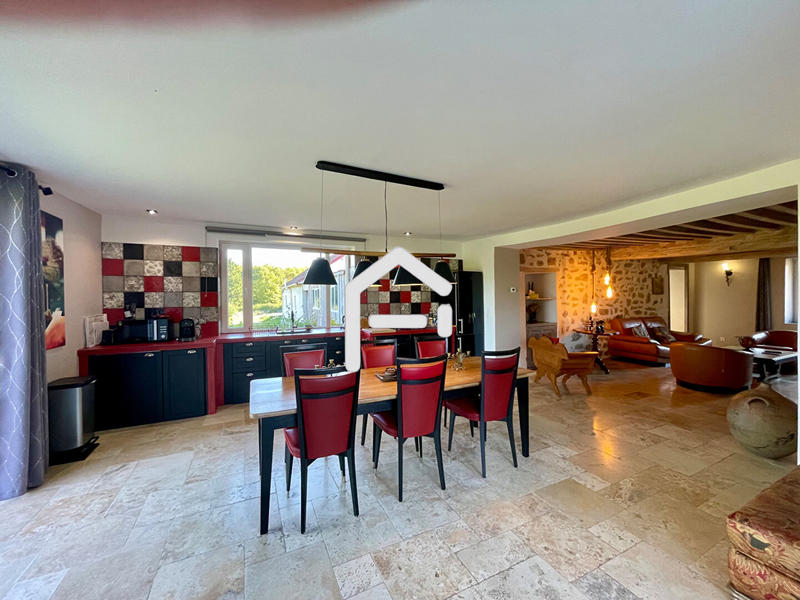 Demeure - 257 m² - 8 pièces