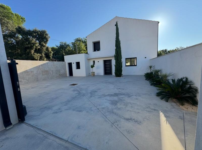 Maison - 200 m² - 4 pièces