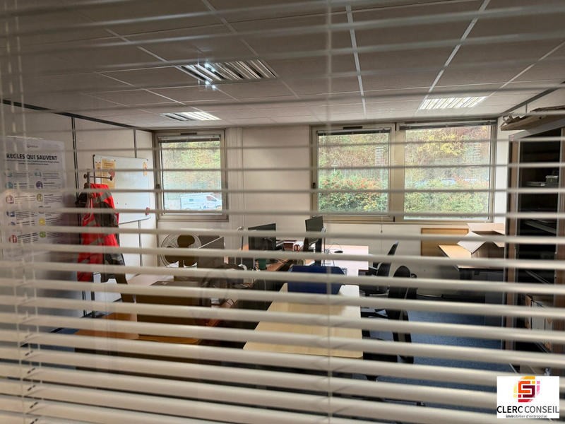 Bureau - 866 m²