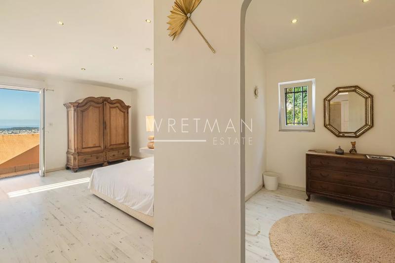 Villa - 318 m² - 13 pièces