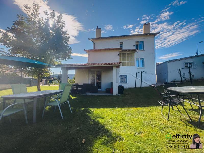 Maison - 250 m² - 12 pièces