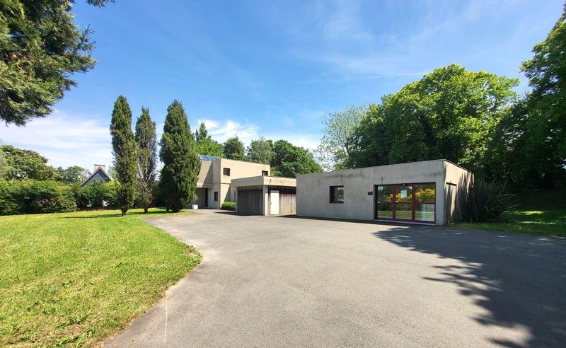 Maison - 250 m² - 11 pièces