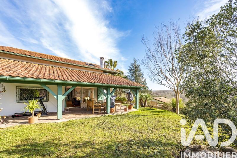 Maison - 227 m² - 7 pièces