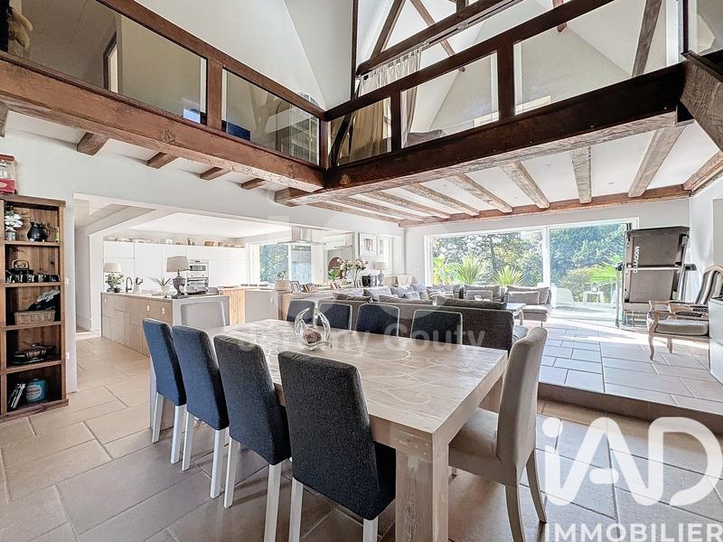 Maison - 259 m² - 10 pièces