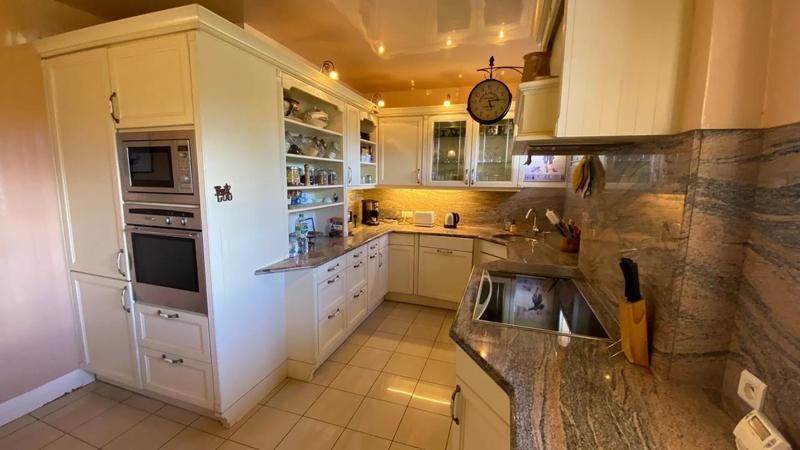 Maison - 170 m² - 9 pièces