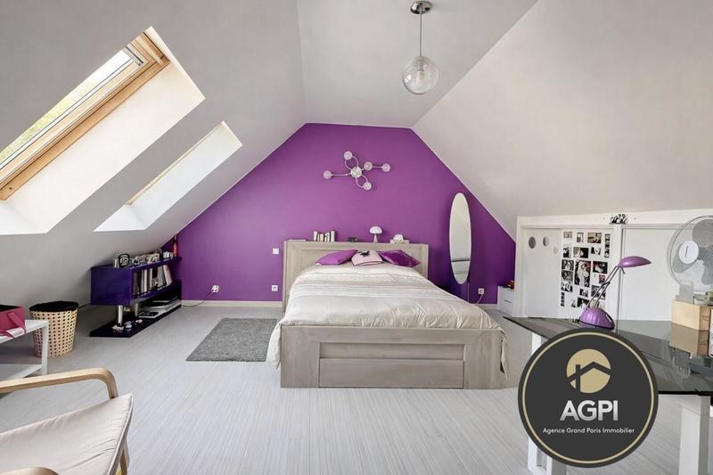 Maison - 221 m² - 8 pièces