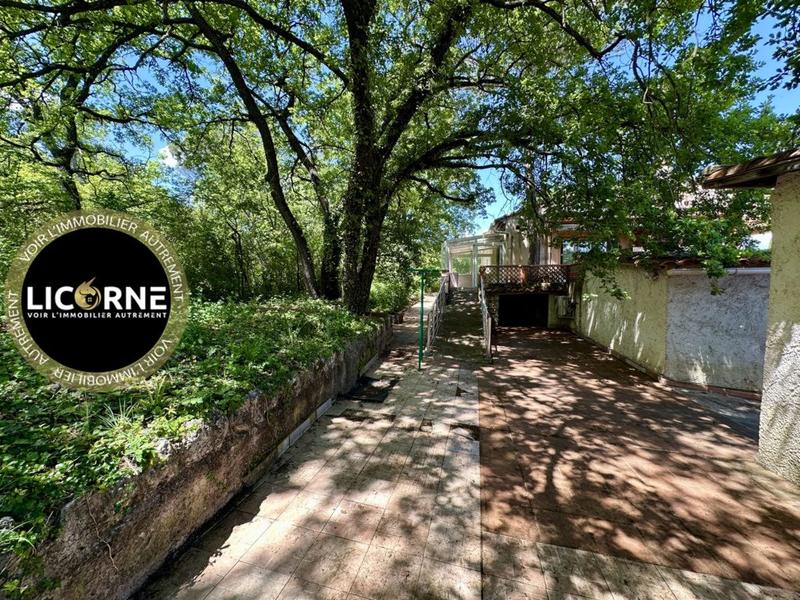 Villa - 168 m² - 9 pièces