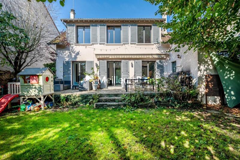 Maison - 140 m² - 8 pièces