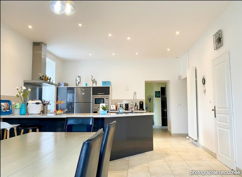 Maison - 240 m² - 6 pièces