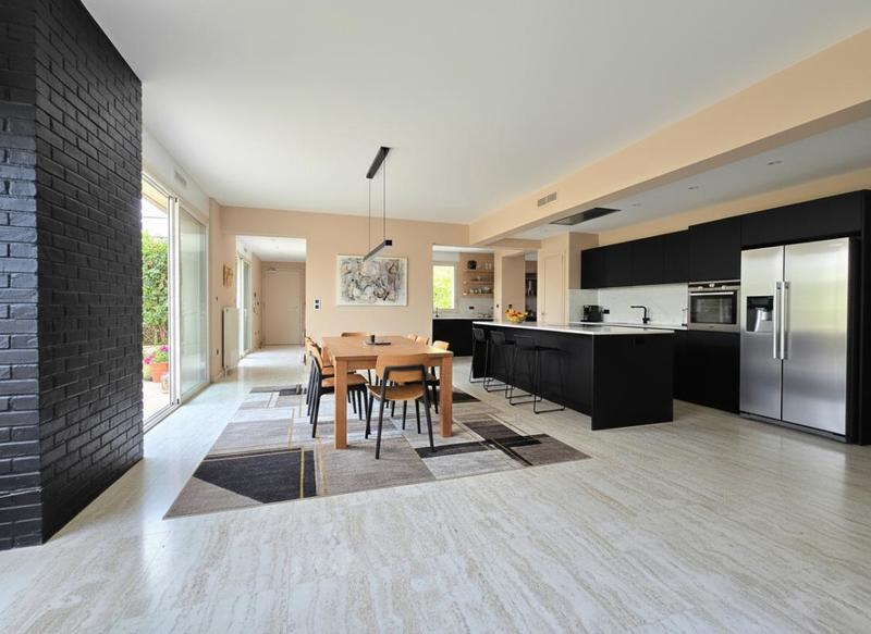 Maison - 280 m² - 9 pièces