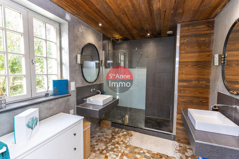 Maison - 200 m² - 5 pièces