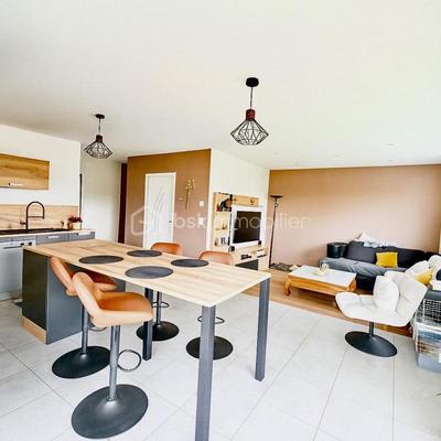 Maison traditionnelle - 94 m² - 5 pièces