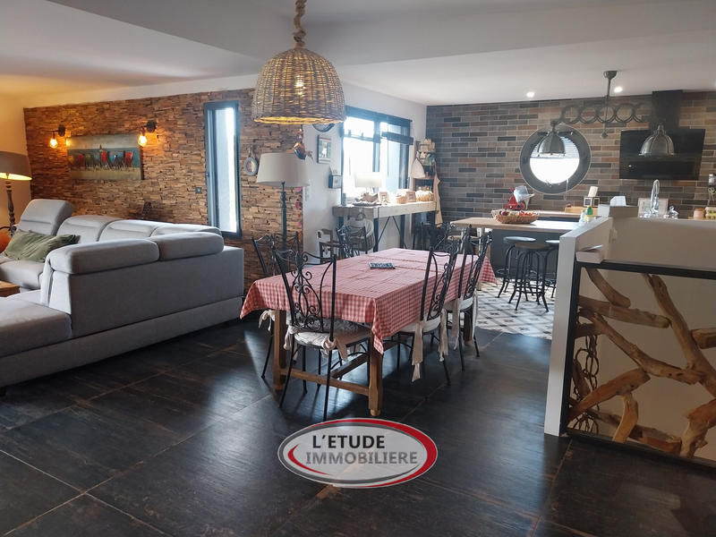 Maison - 201 m² - 7 pièces