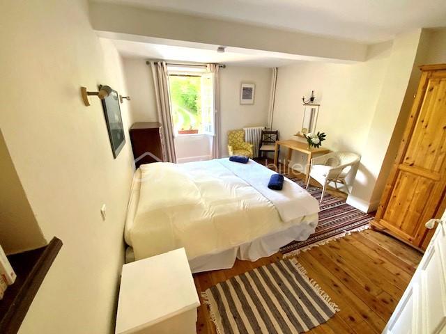 Demeure - 303 m² - 15 pièces