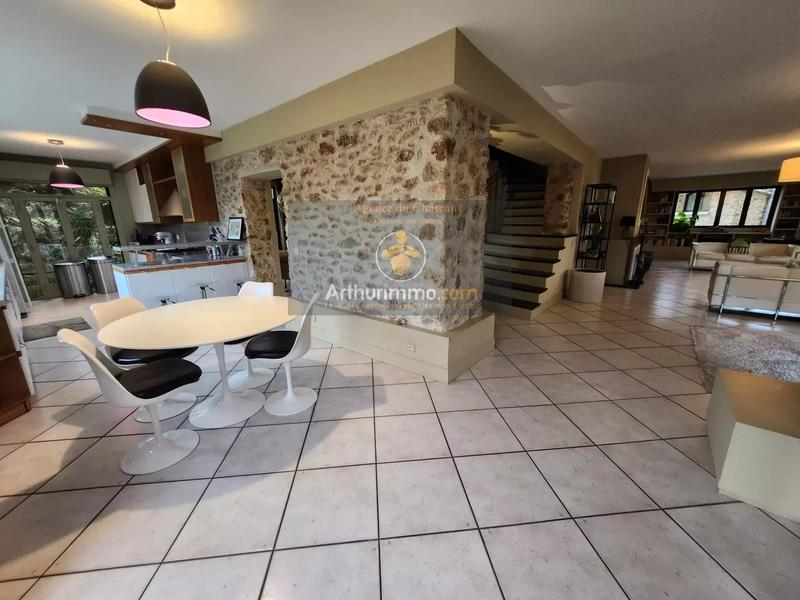 Maison - 254 m² - 10 pièces