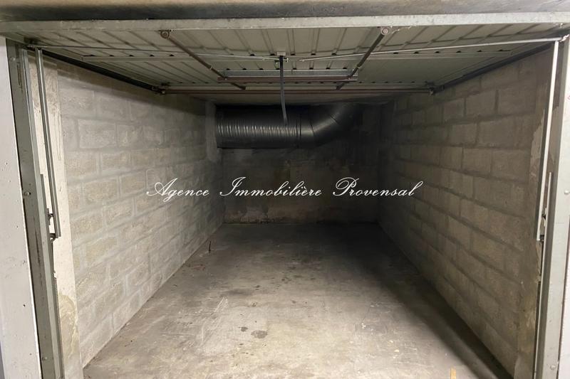 Parking / Garage - 10 m²